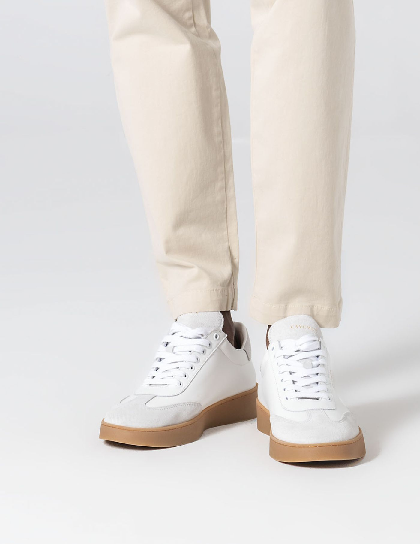 SAPATILHA BRANCA ESTILO RETRO