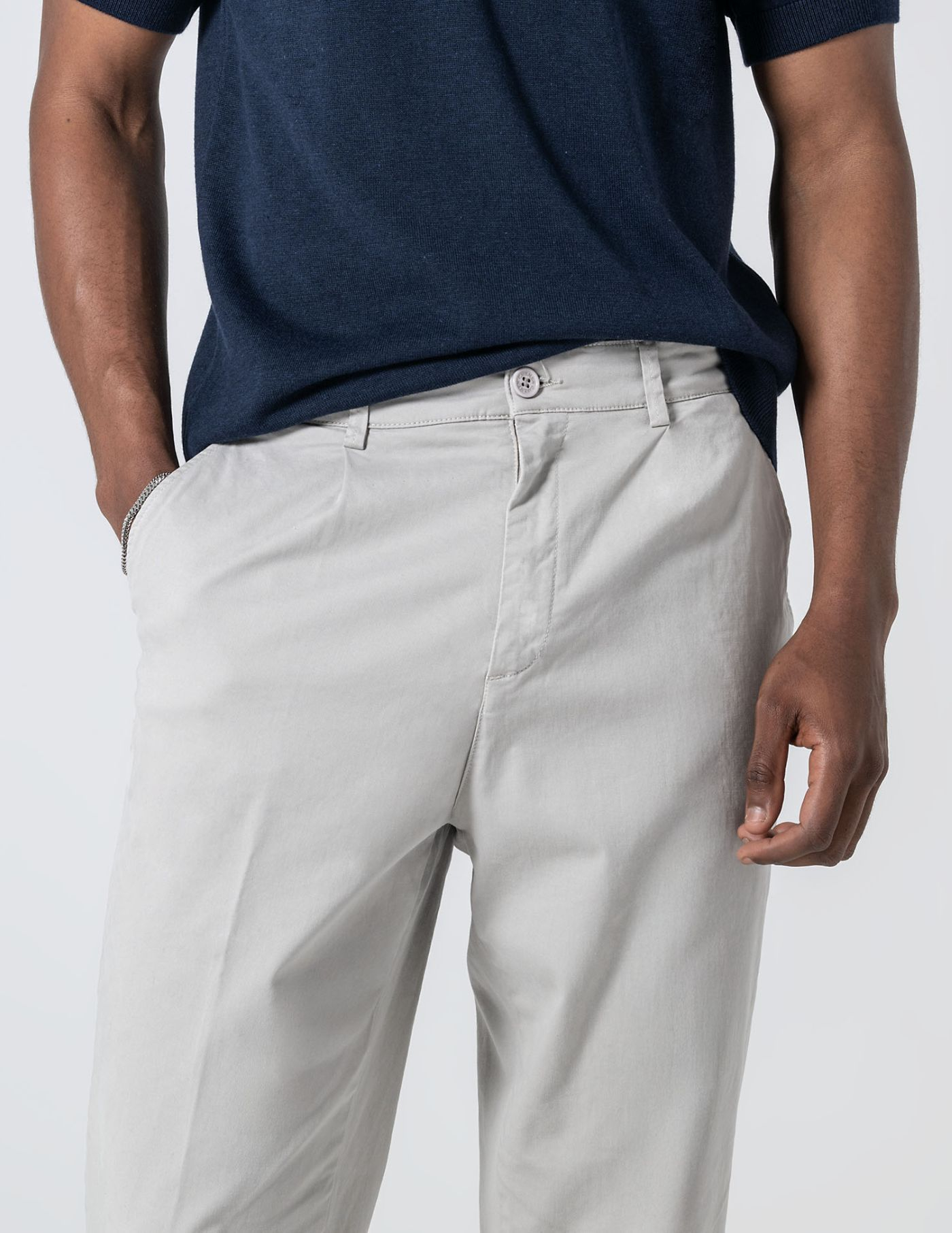 CALÇA CHINO CROPPED FIT VIROLA CINZA CLARO