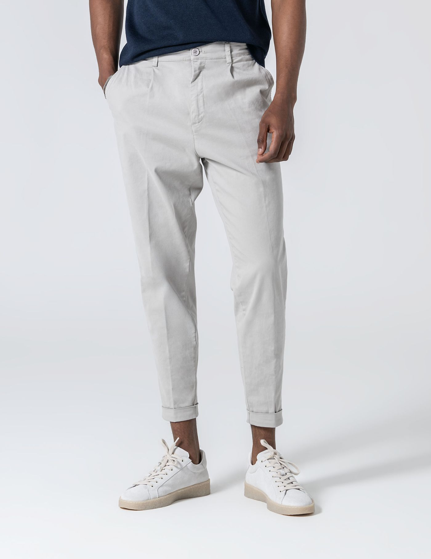 CALÇA CHINO CROPPED FIT VIROLA CINZA CLARO