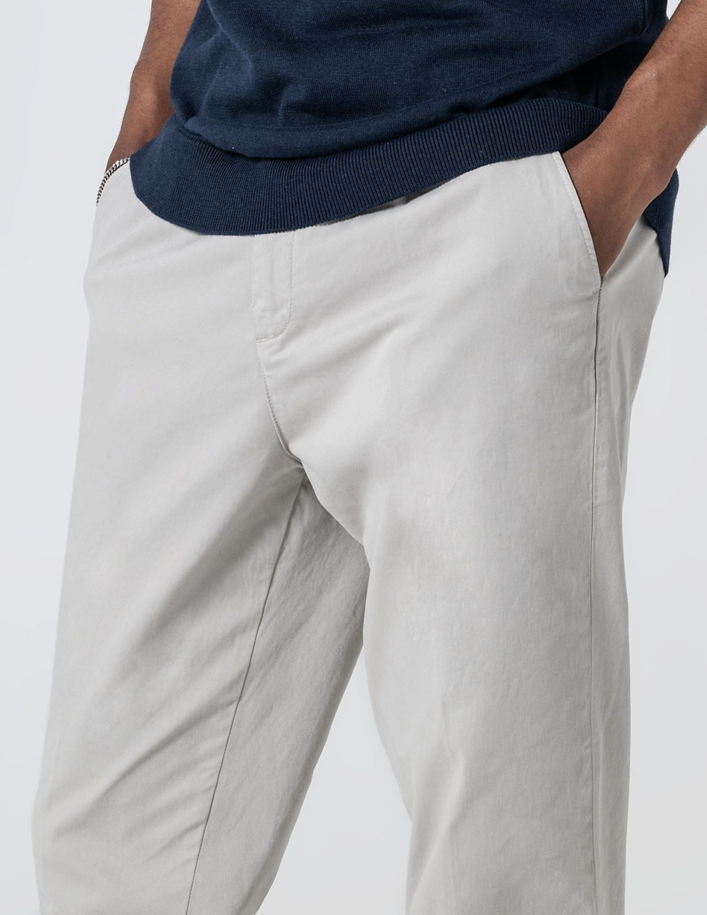 CALÇA CHINO CROPPED FIT VIROLA CINZA CLARO