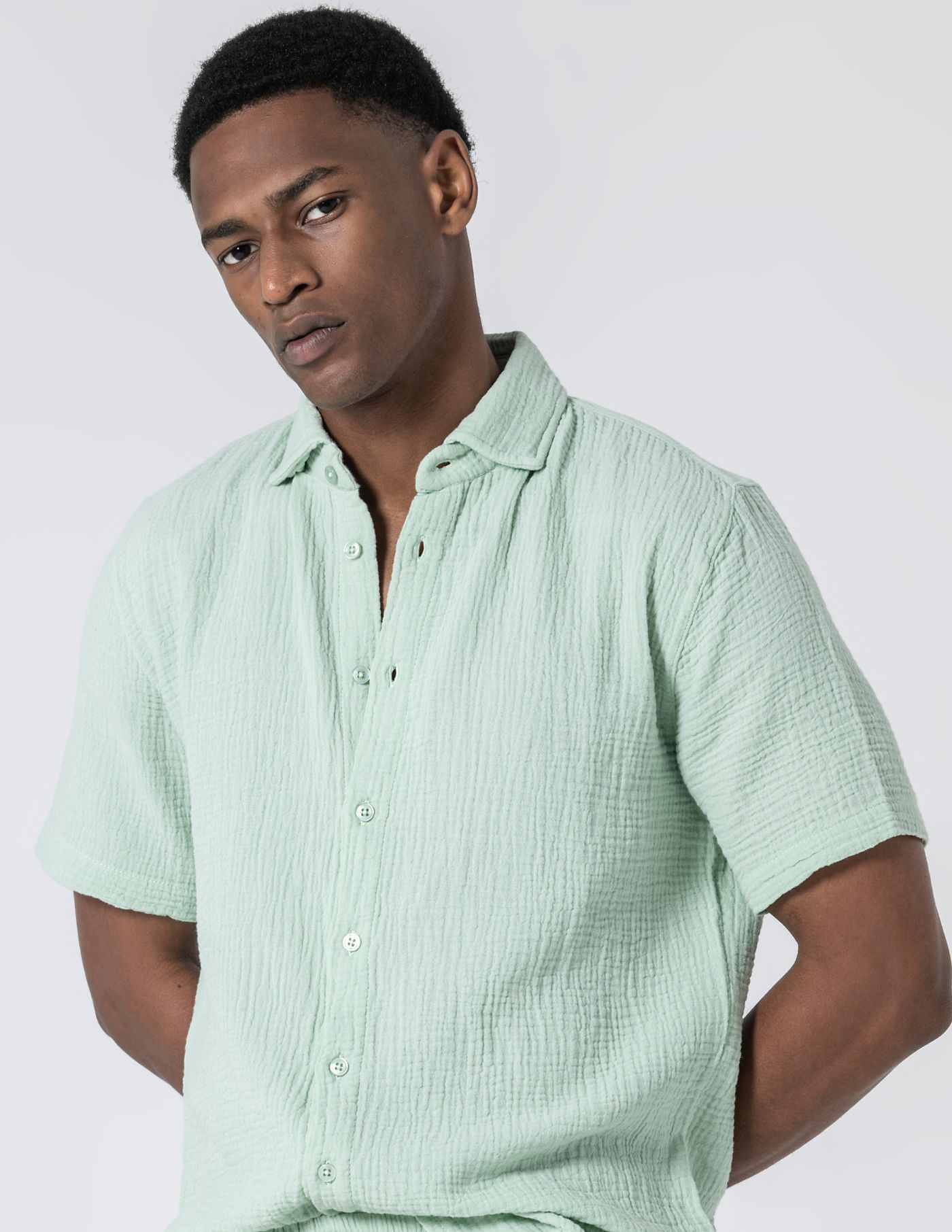 CAMISA MUSSELINA PISTÁCIO
