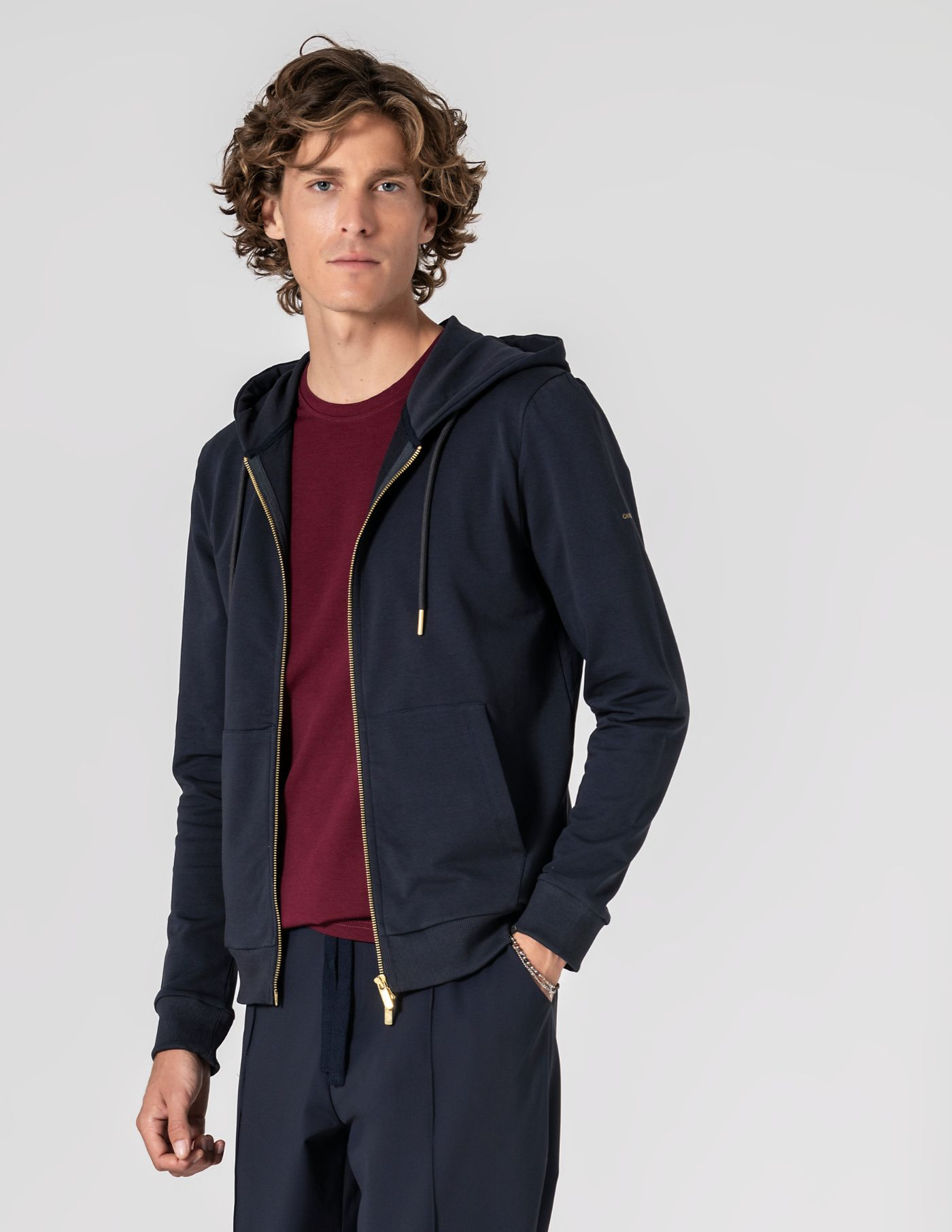 CASACO DE FELPA COM CAPUZ DUPLO CURSOR AZUL