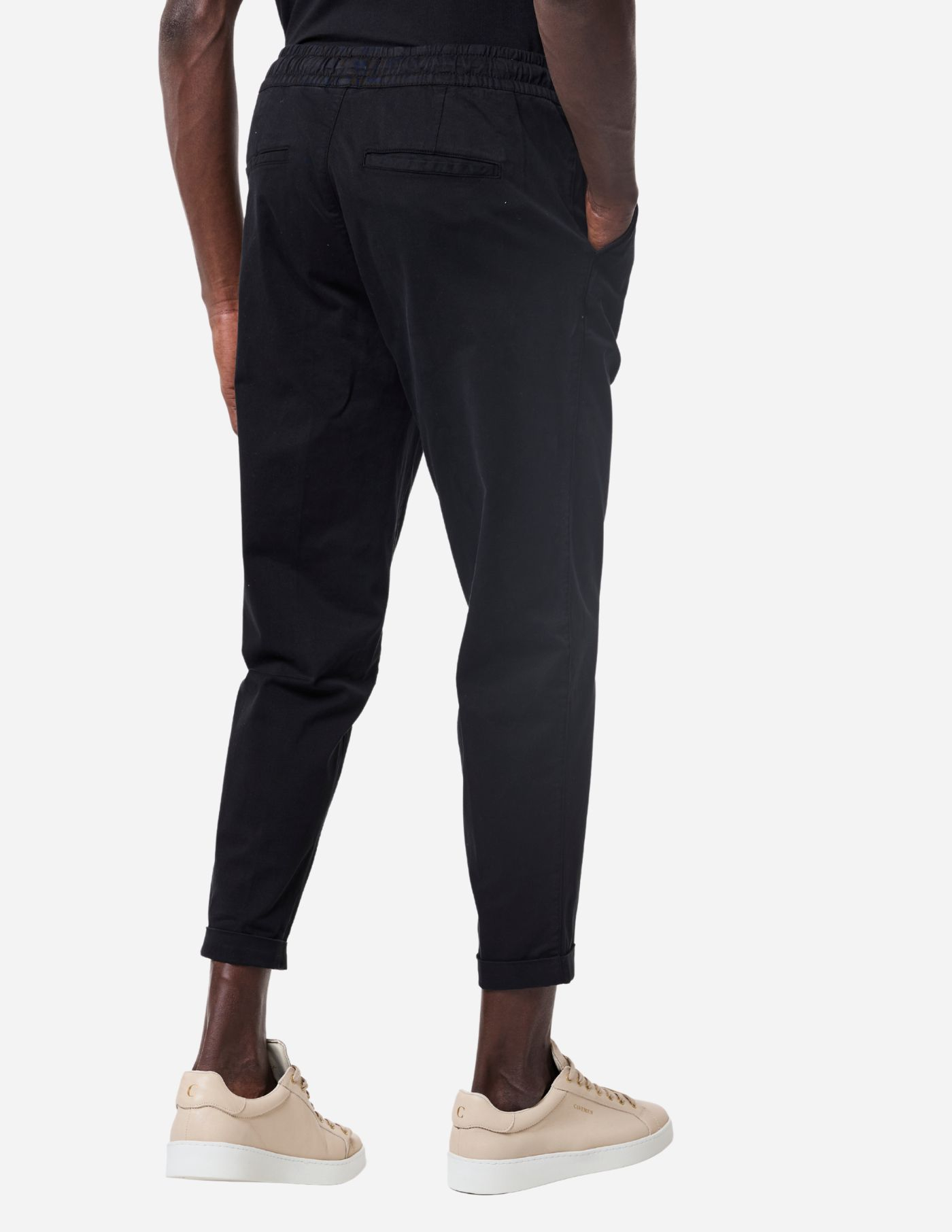 CALÇA CHINO CROPPED FIT DE CORDÃO PRETA