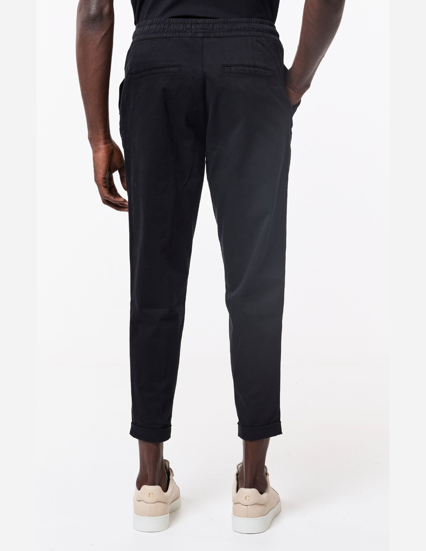 CALÇA CHINO CROPPED FIT DE CORDÃO PRETA
