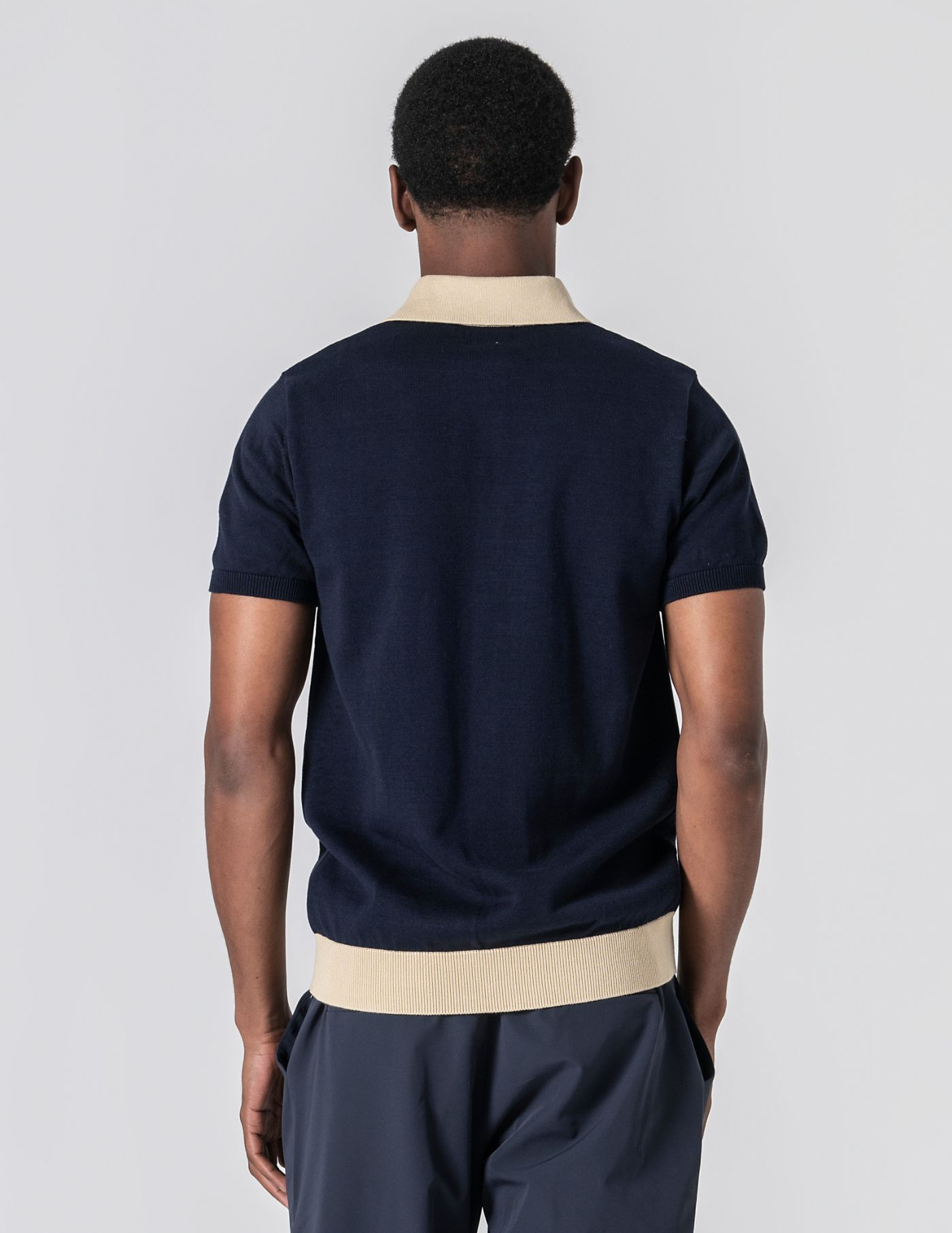 POLO CAMISEIRO BICOLOR PONTO CROCHÉ