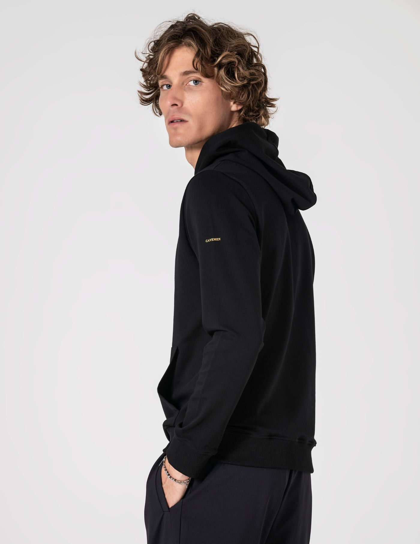 CASACO DE FELPA COM CAPUZ DUPLO CURSOR PRETO