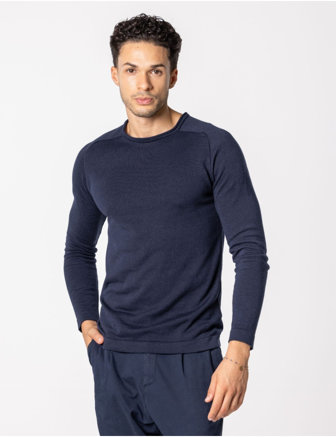 CAMISOLA DE MALHA DECOTE ENROLADO AZUL MARINHO