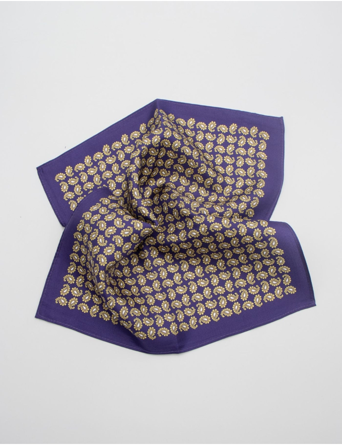 LENÇO DE BOLSO EM SEDA COM PADRÃO BEGE