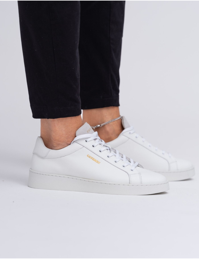 SAPATILHA BRANCA DE CORDÃO SOLA LISA