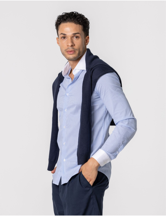 CAMISA SLIM FIT SOFT TOUCH COLARINHO BRANCO E RISCAS 