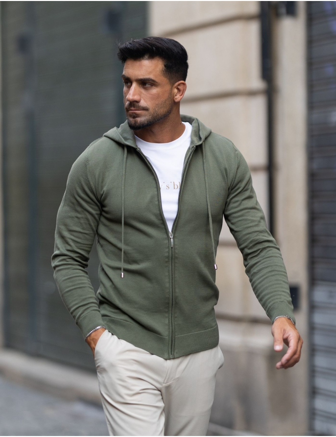 CASACO DE MALHA COM CAPUZ VERDE