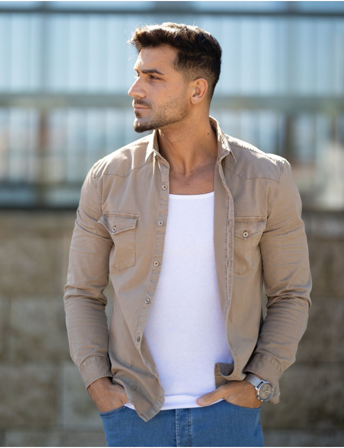 CAMISA COM BOLSOS BEGE