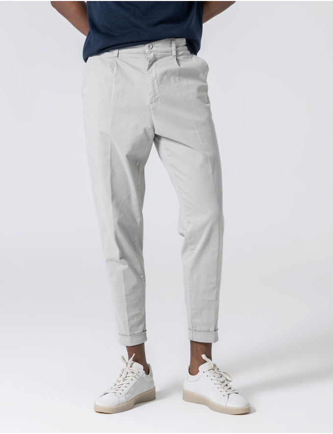 CALÇA CHINO CROPPED FIT VIROLA CINZA CLARO