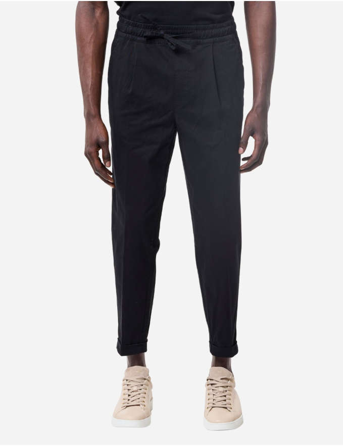 CALÇA CHINO CROPPED FIT DE CORDÃO PRETA