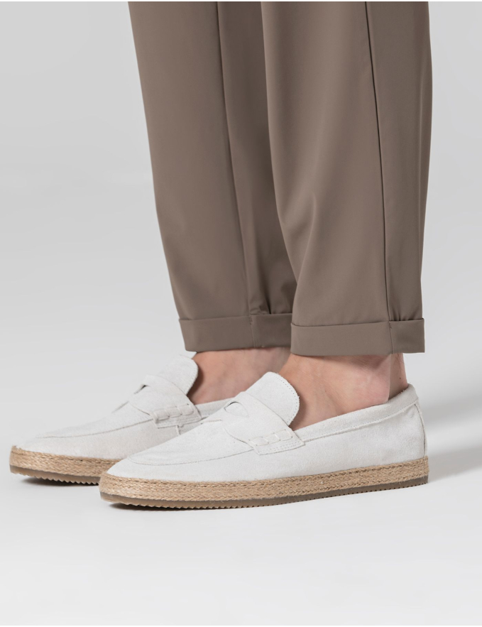 SAPATO LOAFER COM RAFIA GELO